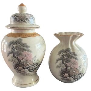 Vintage Satsuma Style Japan C
Ginger Jar and Ruffle Vase Set Gold Gilt